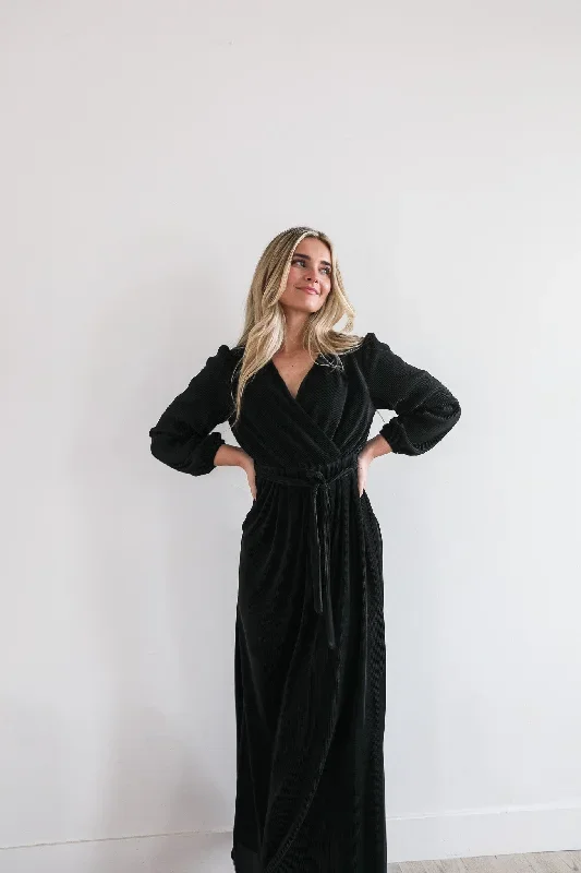 mdf23005-the-marilyn-in-black